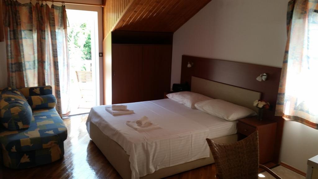 Apartments Vile Holiday Živogošće Kamer foto